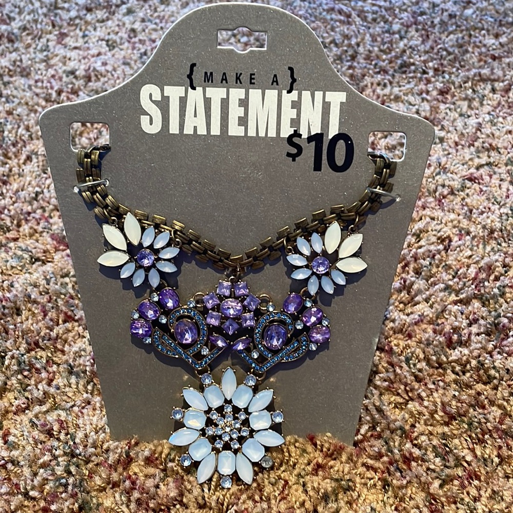 STATEMENT necklace